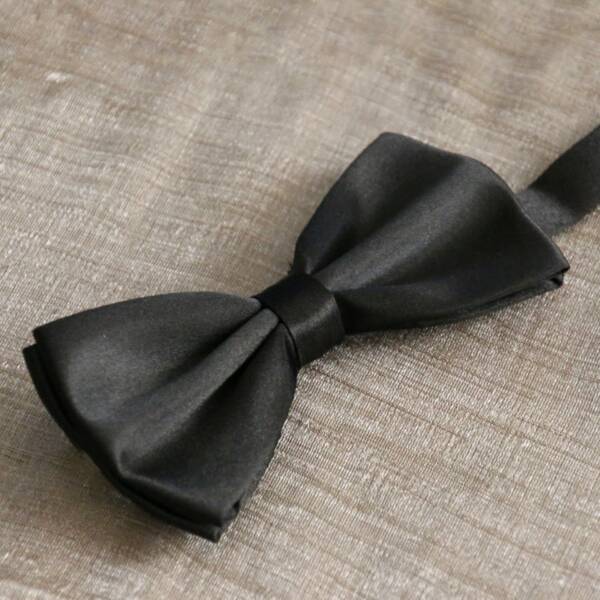 Nœud papillon noir satin