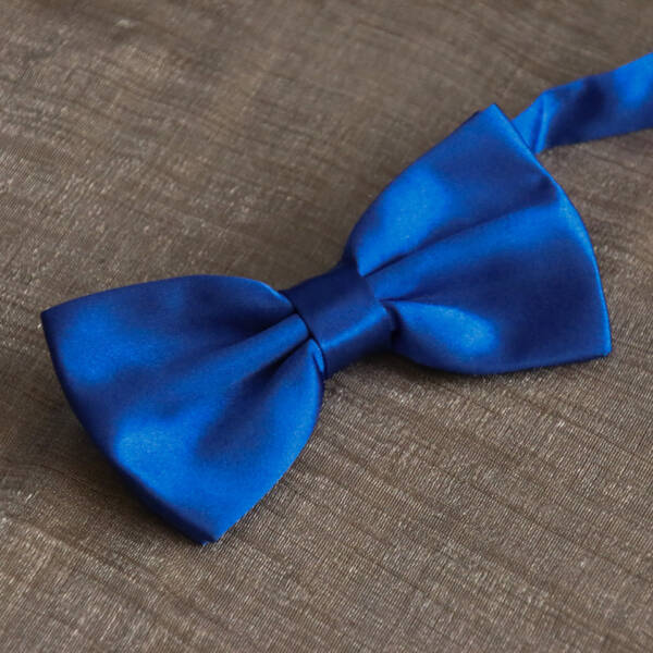Nœud papillon bleu satin