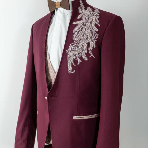 Costume bordeaux rose