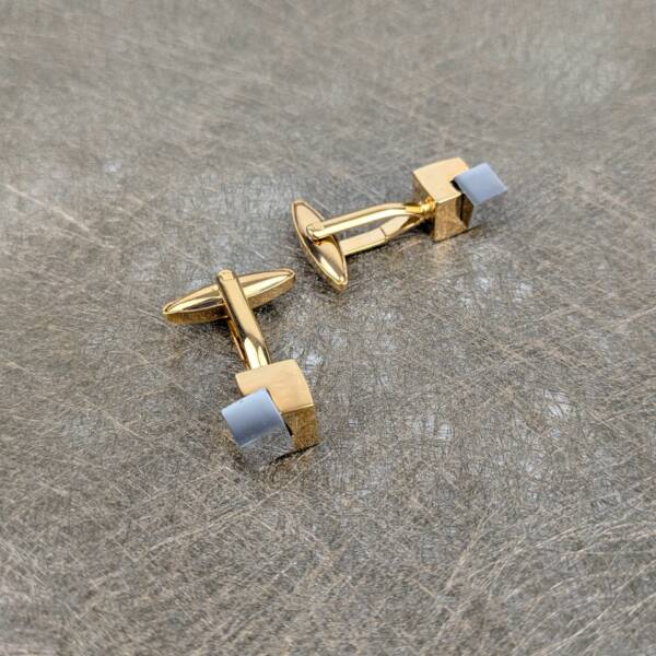 Boutons de manchette or cube